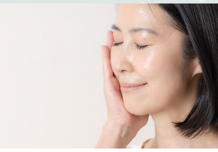 さらに保湿力の高い植物オイルや、水溶性保湿成分、植物エキスを組み合わせることで、しっかり潤い肌環境を守る、今までにないオールインワンクリームが誕生しました。